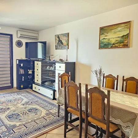 Davor Kl House For 6 Persons Ferienhaus Klenovica